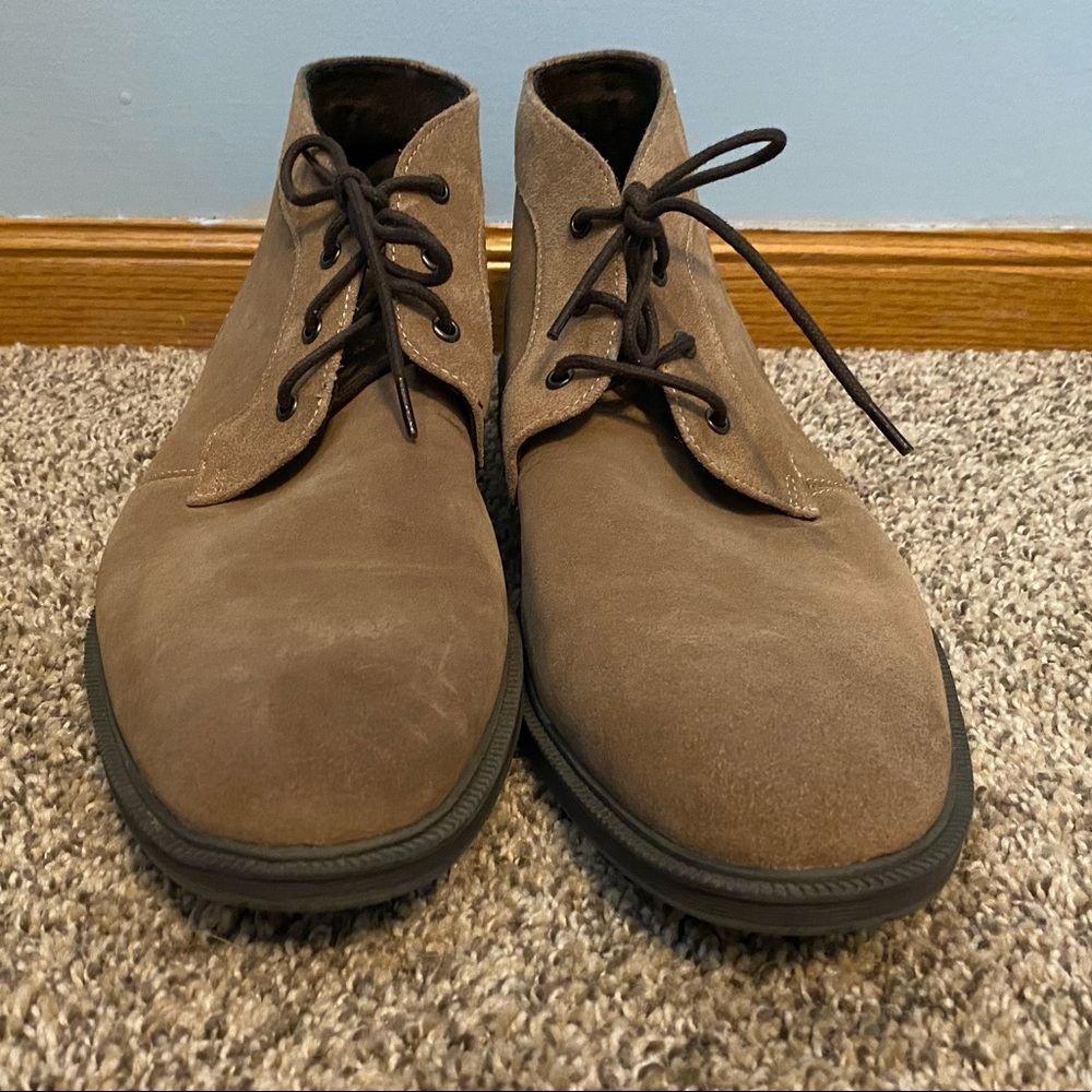 Stacy Adams men’s suede shoes. 12